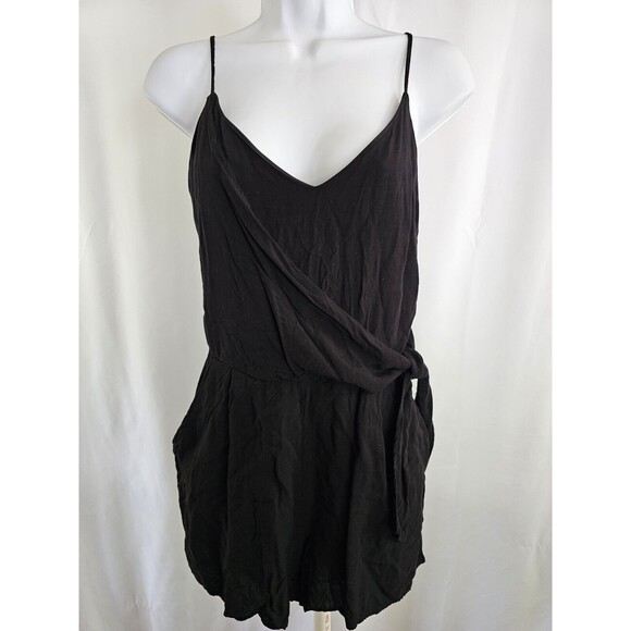 ONE CLOTHING LOS ANGELES Black Sleeveless Romper  With Pockets Size Medium - Picture 1 of 11
